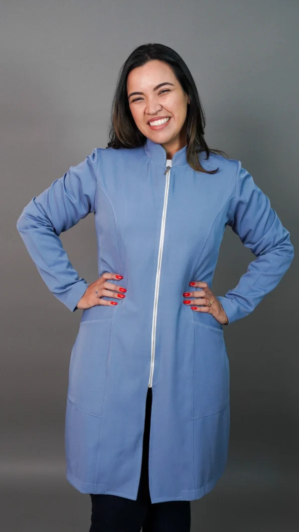 Jaleco azul claro feminino